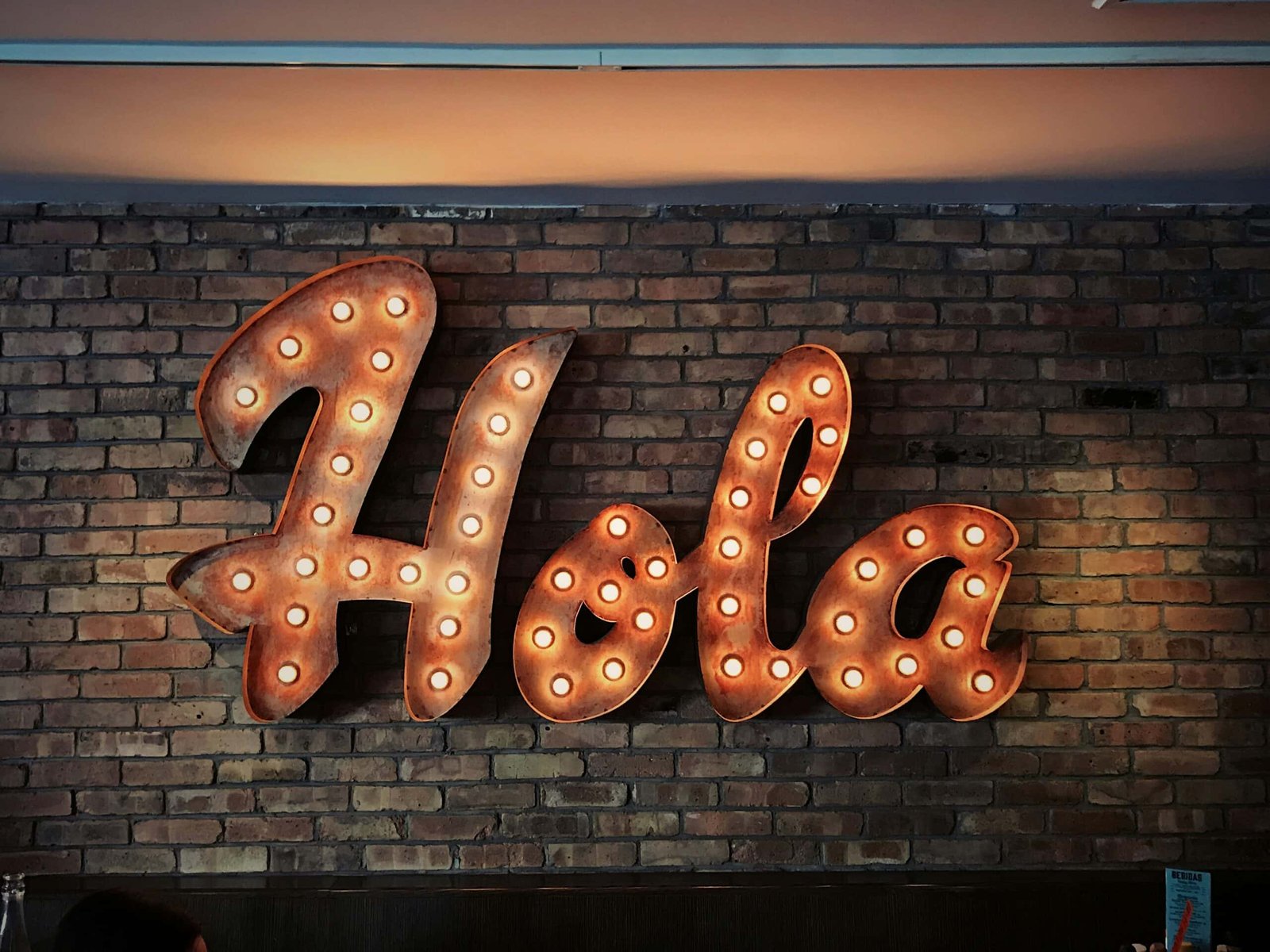 A board written Hola on that